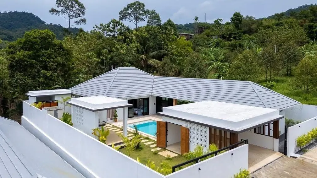 tropical 3-bedroom villa with private pool in Lamai