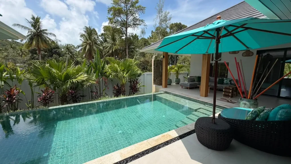 Ready-to-move modern tropical 3-bedroom villa with saltwater pool in central Lamai