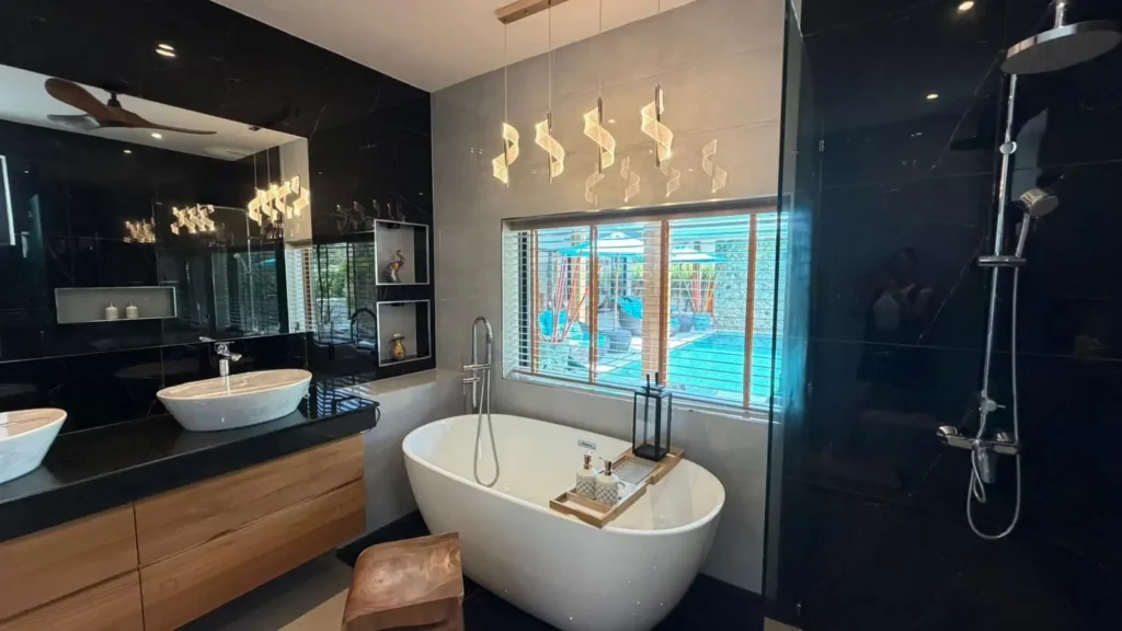 Ready-to-move modern tropical 3-bedroom villa with saltwater pool in central Lamai