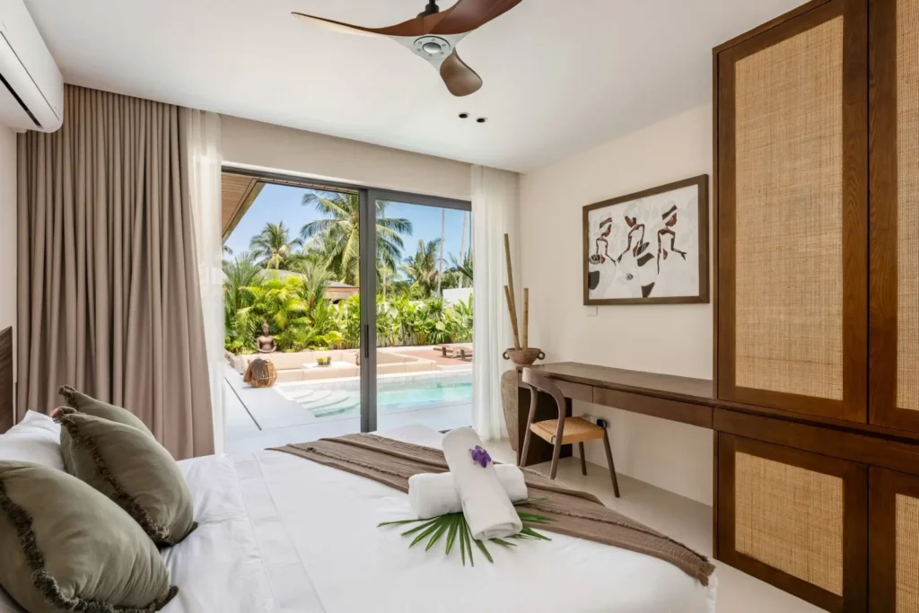 Brand-new bali style 3-bedroom villa with private pool, 3 Minutes to the beach in Bang Por