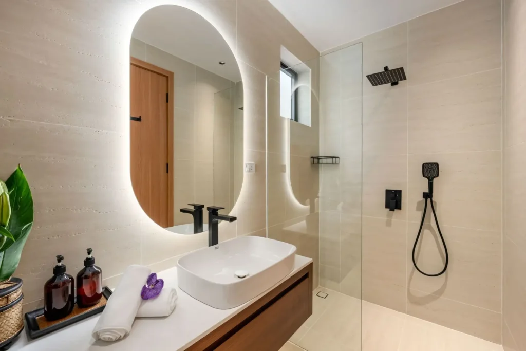 Brand-new bali style 3-bedroom villa with private pool, 3 Minutes to the beach in Bang Por