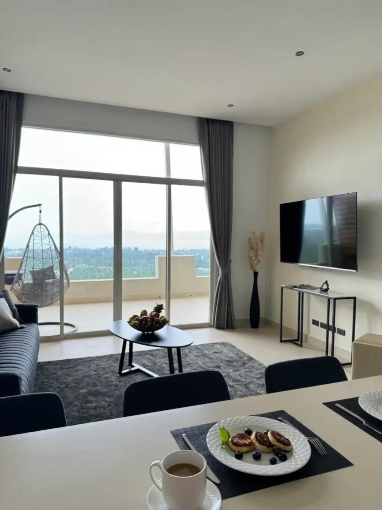 Spacious 2-bedroom sea view penthouse with terrace in Maenam
