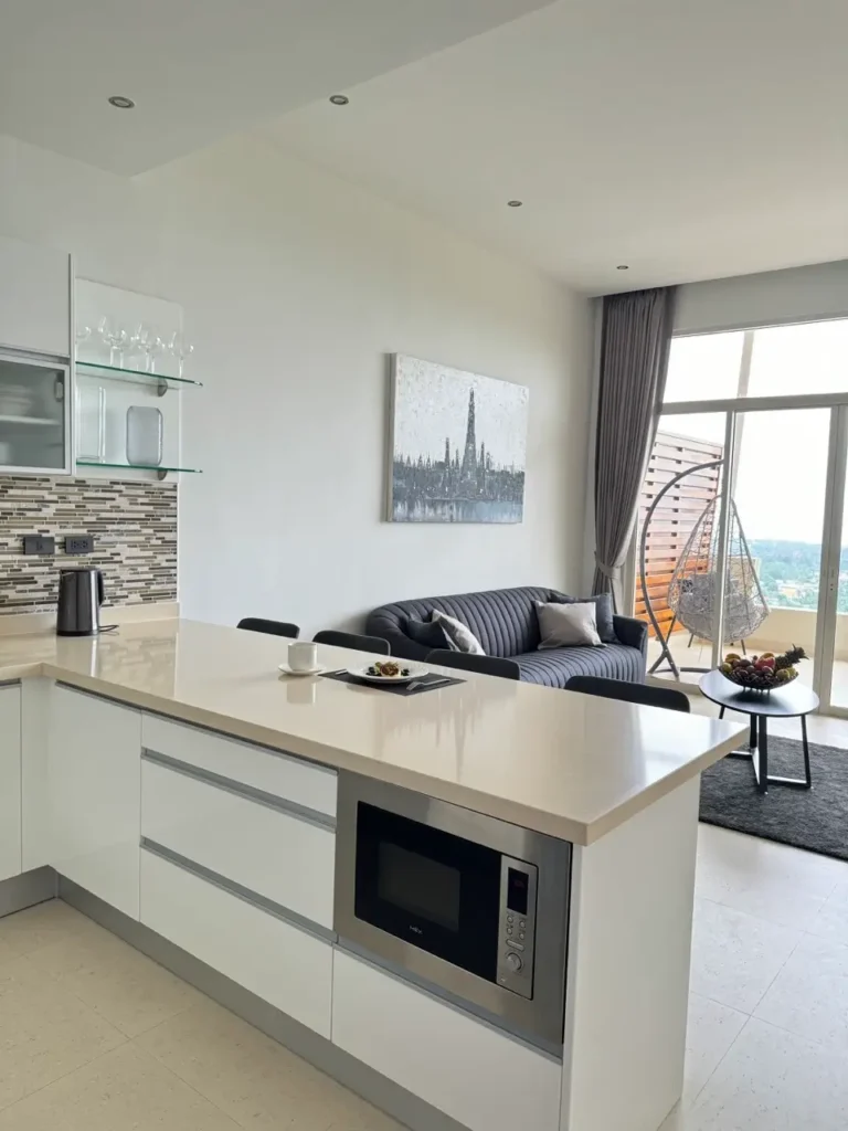 Spacious 2-bedroom sea view penthouse with terrace in Maenam