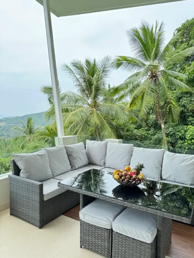Spacious 2-bedroom sea view penthouse with terrace in Maenam