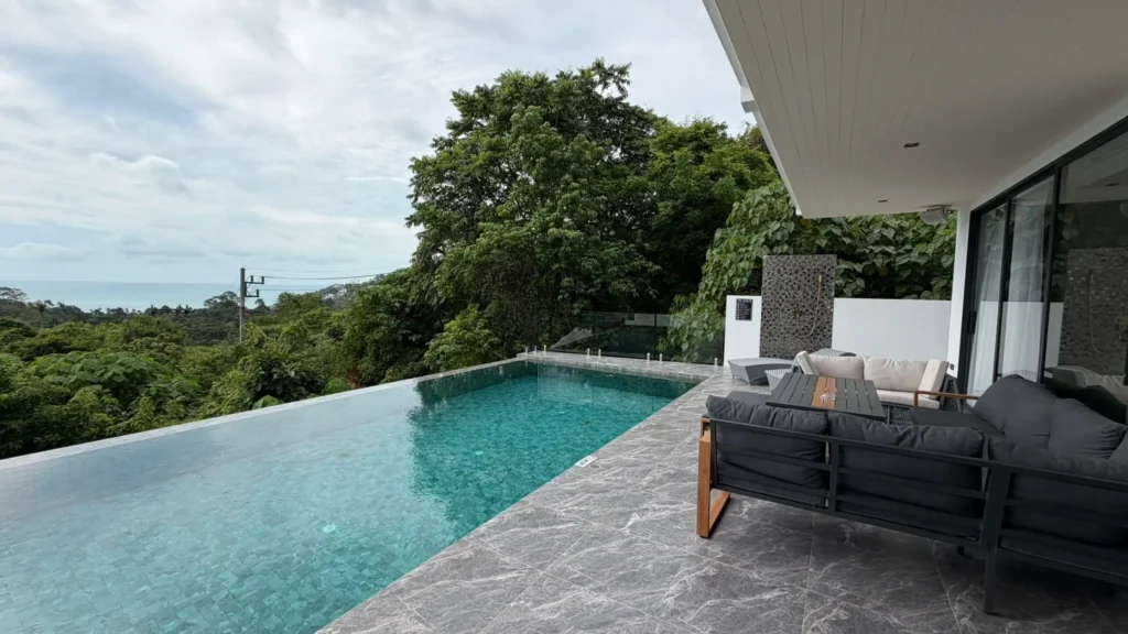 Modern 3-bedroom sea view villa with infinity pool, just minutes from the beach in Сhaweng Тoi