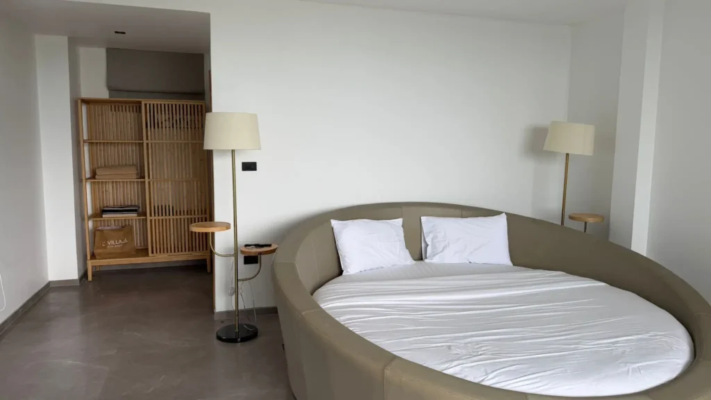 Modern 3-bedroom sea view villa with infinity pool, just minutes from the beach in Сhaweng Тoi