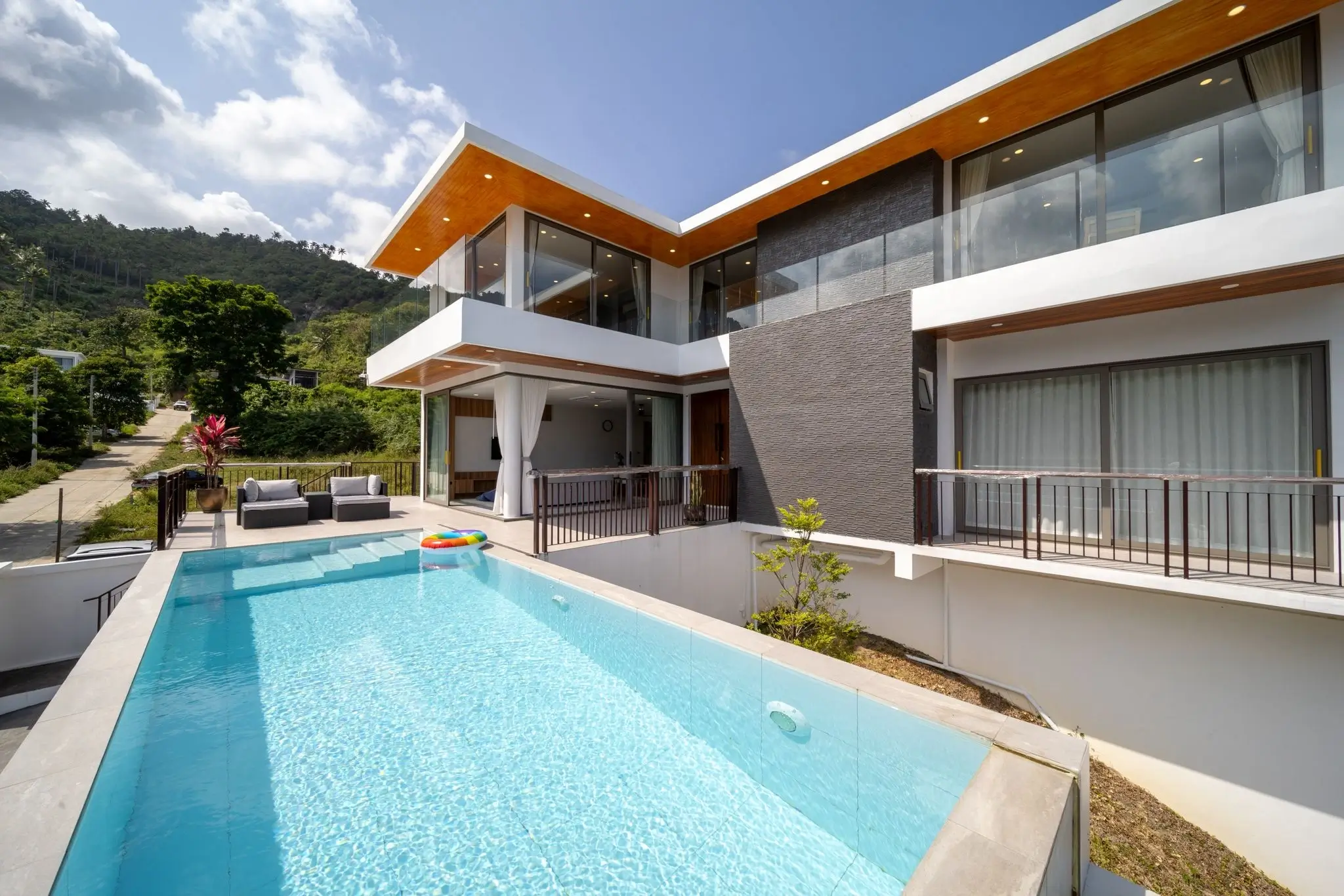 Ready to move 3-Bedroom sea view villa with private pool in Chaweng Noi Ready to move 3-Bedroom sea view villa with private pool in Chaweng Noi
